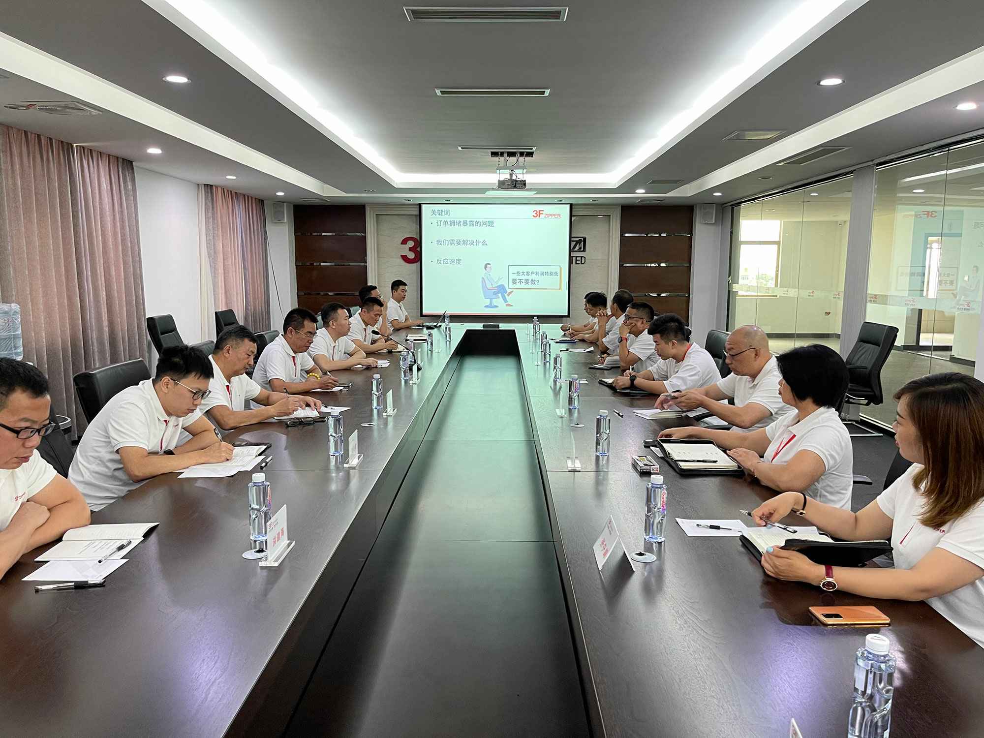 青岛檀贤美容护肤产品有限公司召开上半年总结暨下半年计划会议